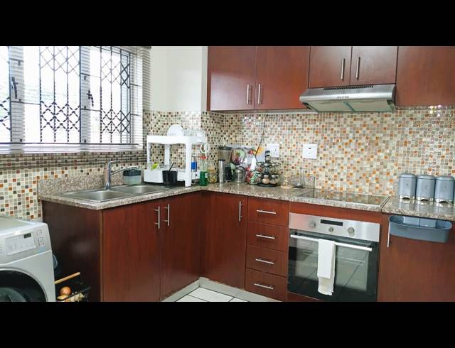 2 BEDROOM FLAT FOR SALE IN BLUFF